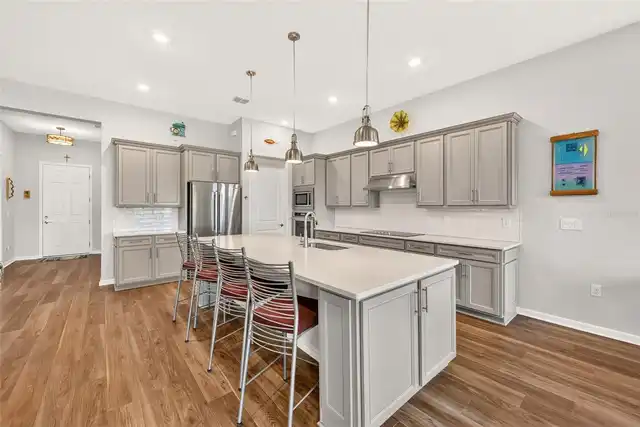 Listing Photo 10