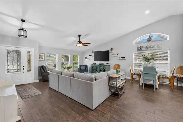 Listing Photo 8