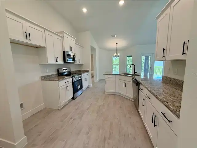Listing Photo 6