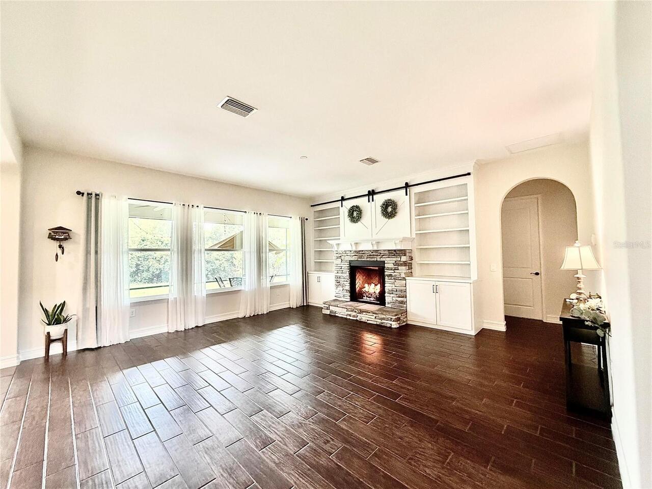 Listing Photo 10