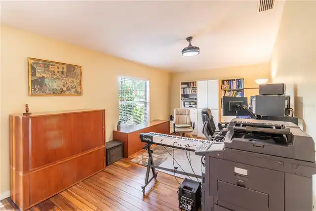 Listing Photo 12