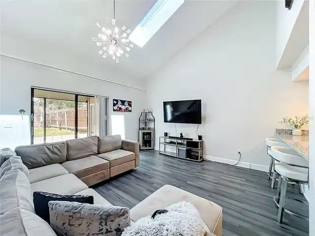 Listing Photo 11