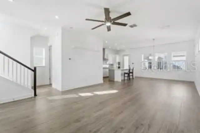 Listing Photo 11