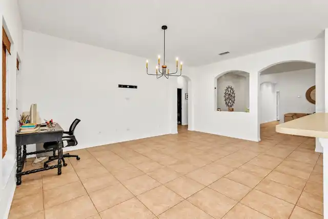 Listing Photo 10