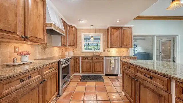 Listing Photo 16