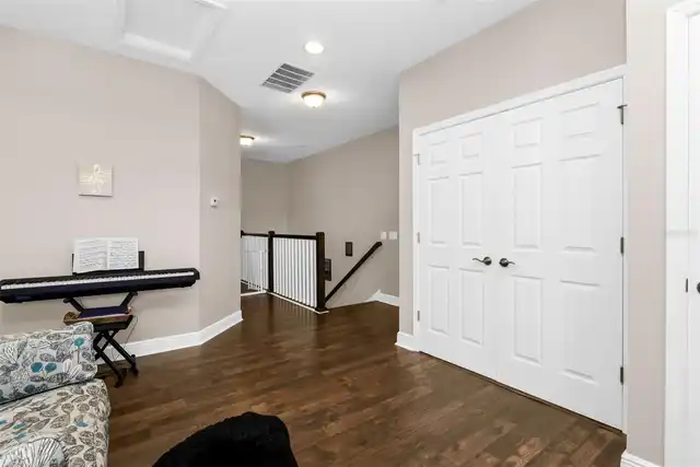 Listing Photo 11
