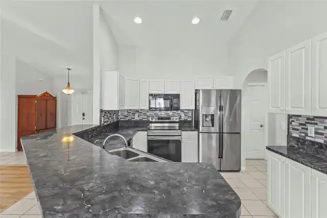 Listing Photo 10