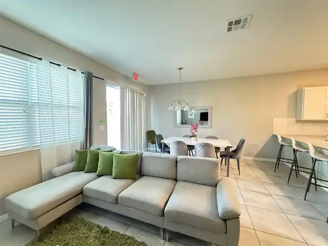 Listing Photo 12
