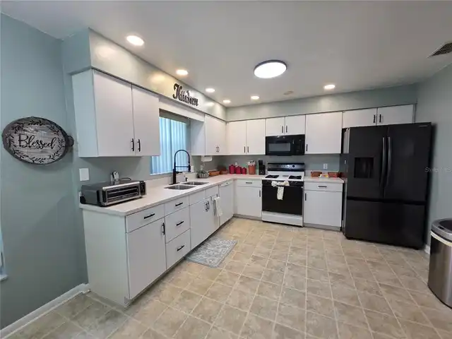 Listing Photo 11