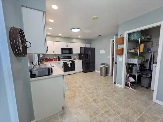 Listing Photo 12