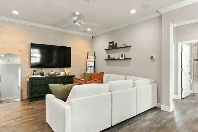 Listing Photo 6