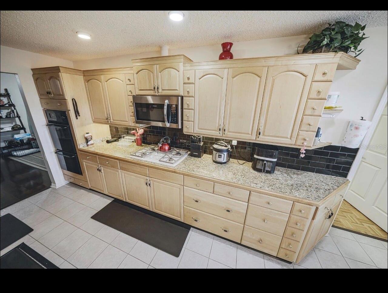 Listing Photo 9