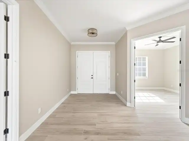 Listing Photo 11