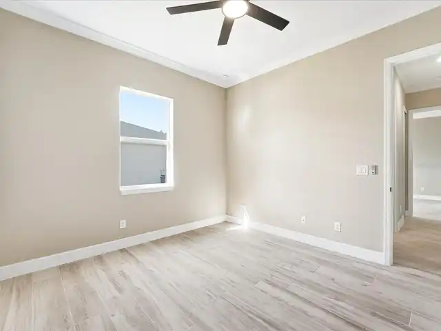 Listing Photo 16
