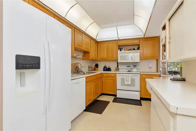Listing Photo 14