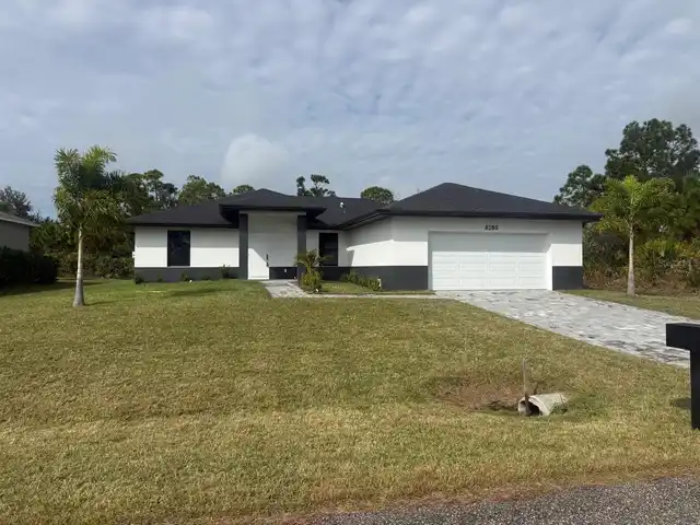 Listing Photo 12