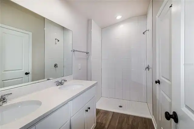 Listing Photo 11
