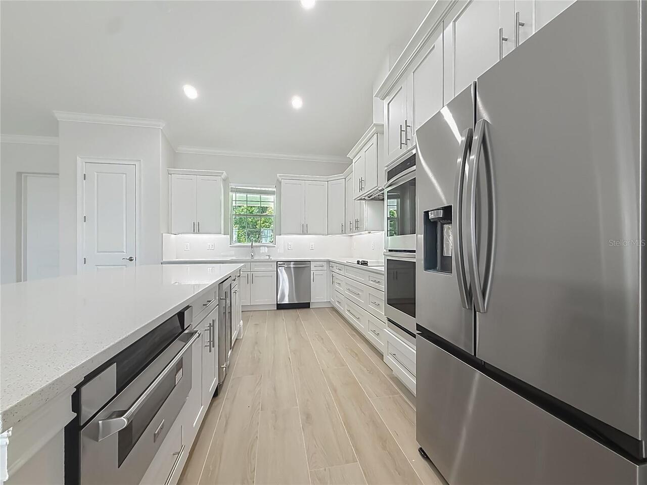 Listing Photo 8