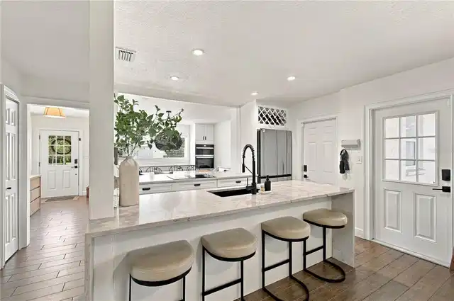 Listing Photo 17