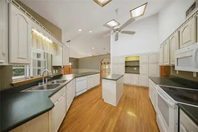 Listing Photo 32