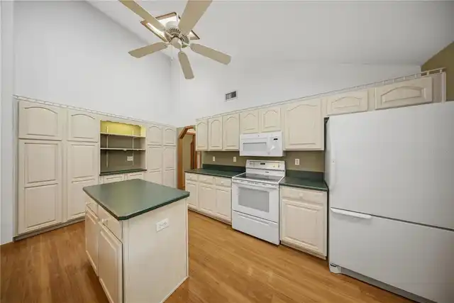 Listing Photo 33