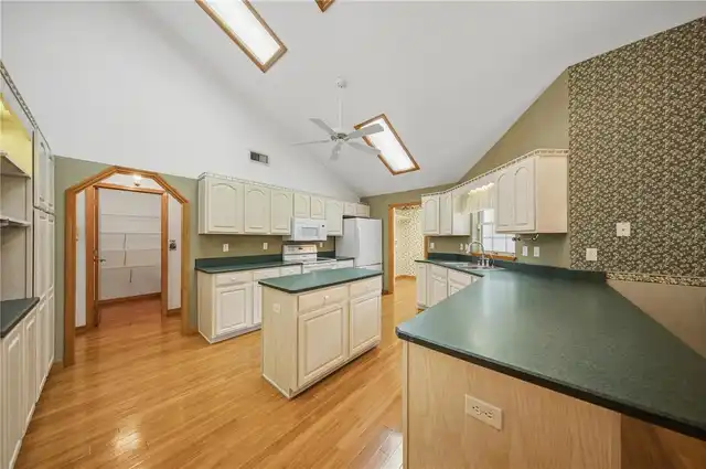 Listing Photo 34
