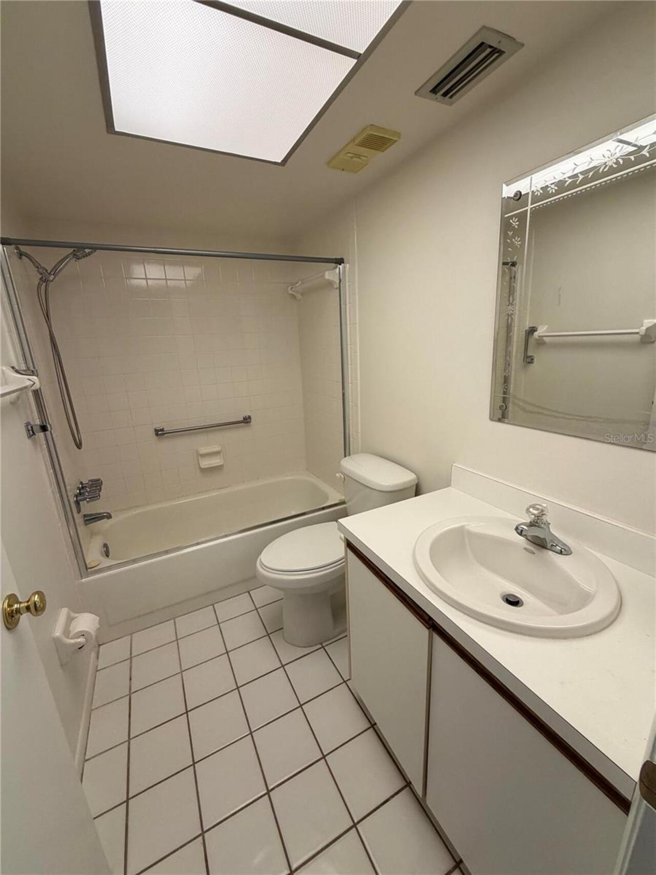 Listing Photo 11