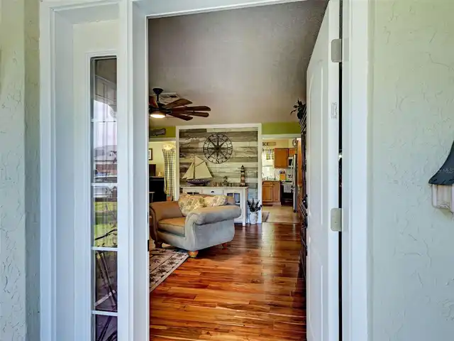 Listing Photo 11
