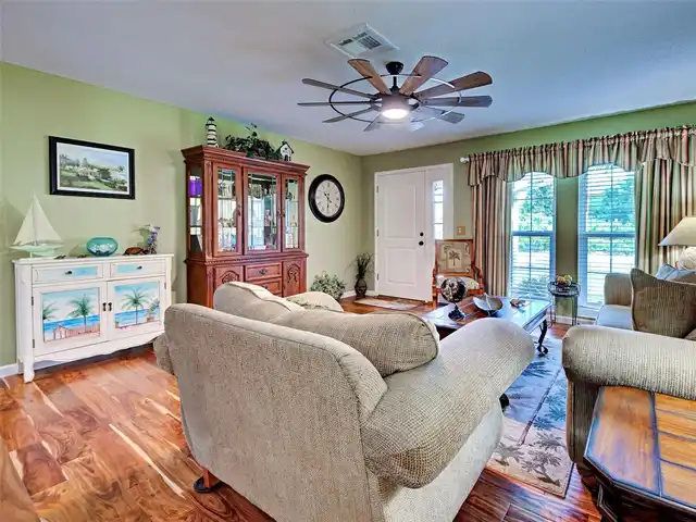 Listing Photo 14