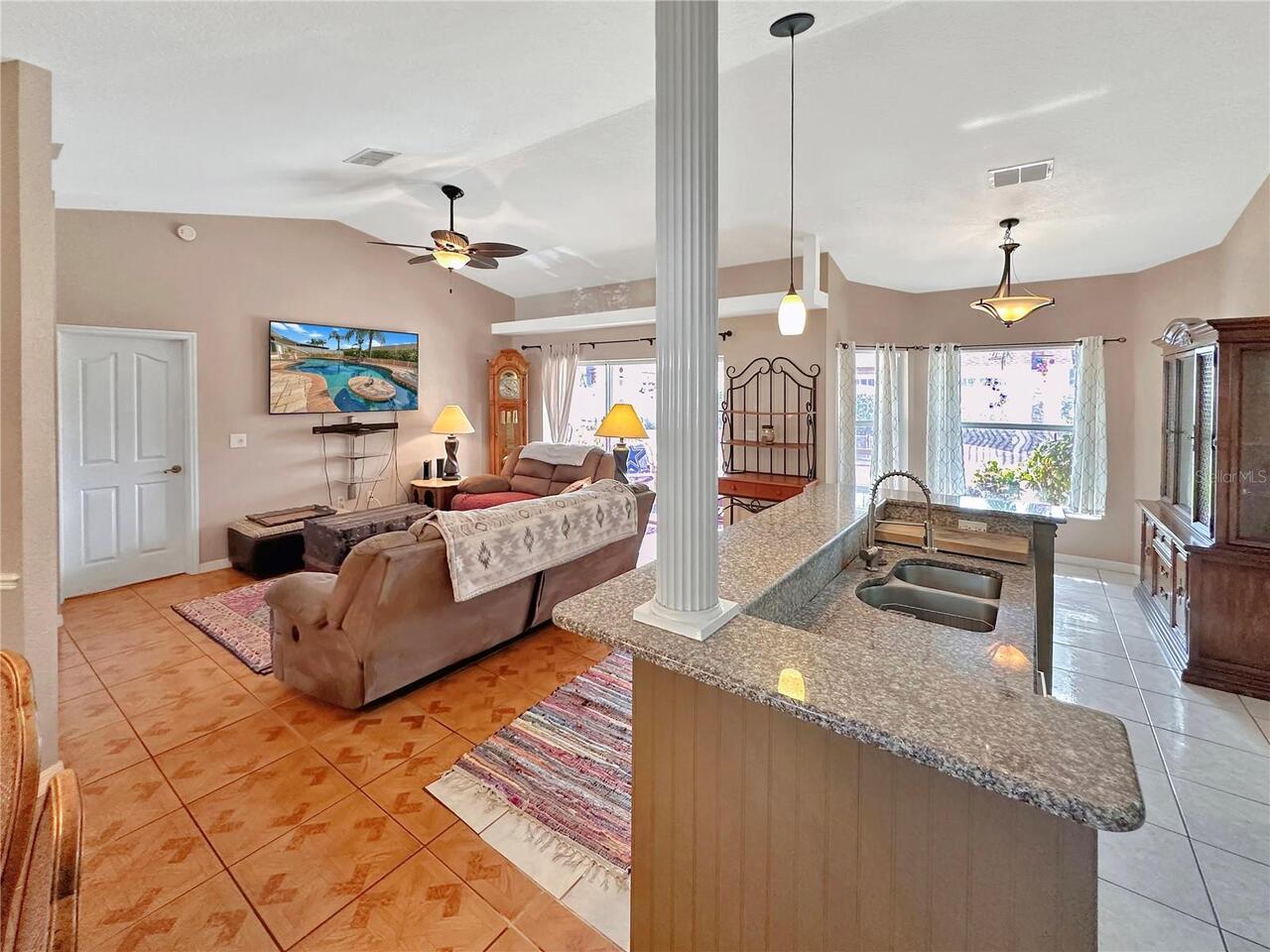 Listing Photo 12