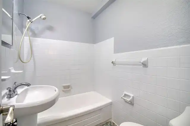 Listing Photo 10