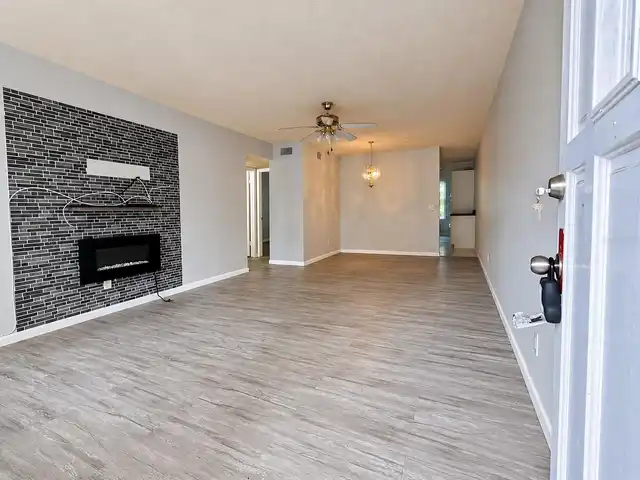 Listing Photo 9