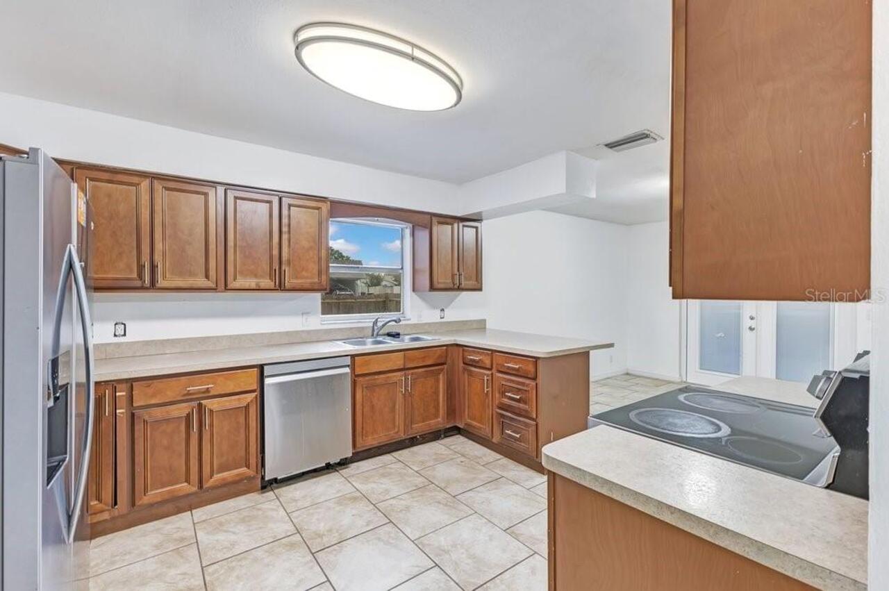 Listing Photo 8