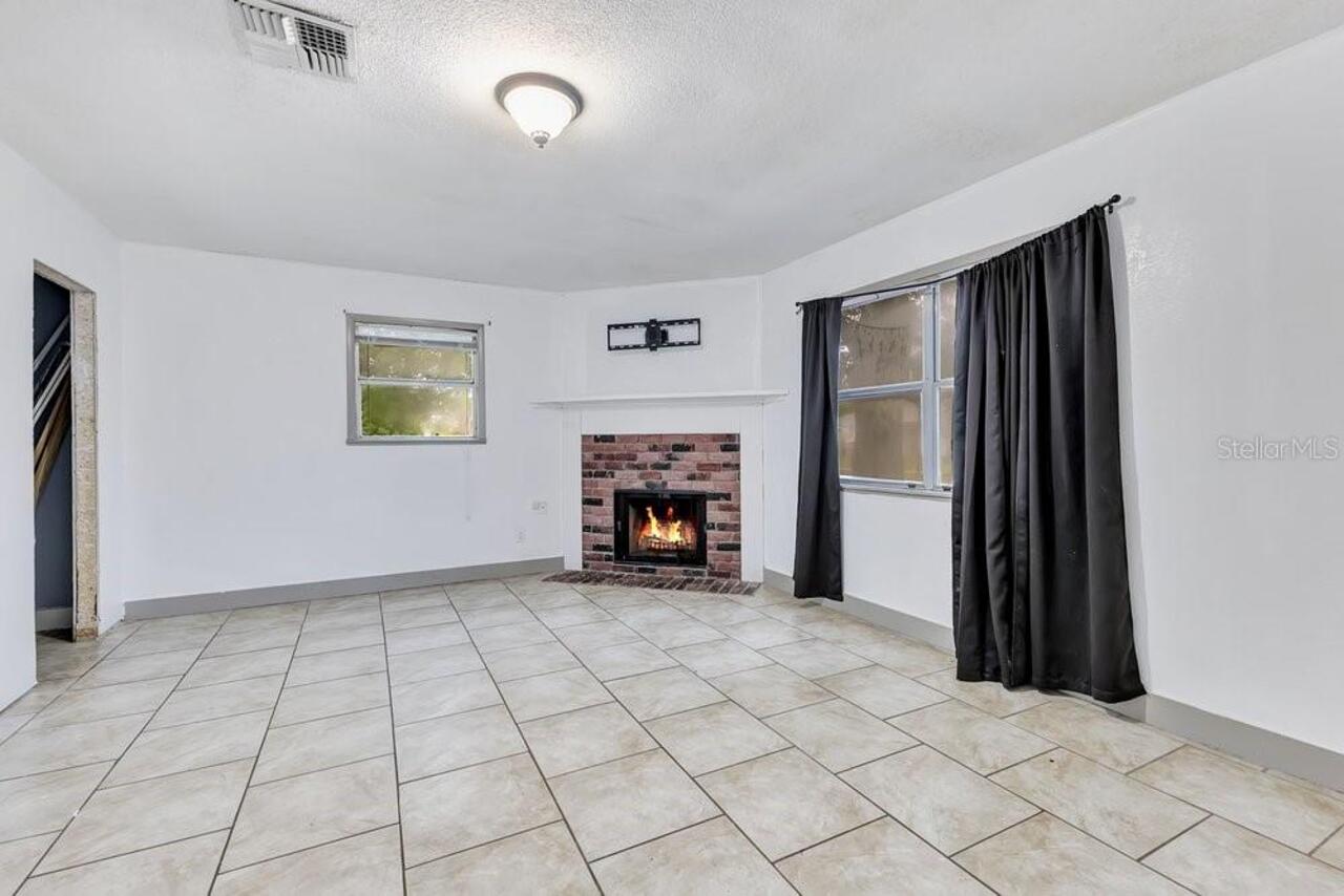 Listing Photo 11