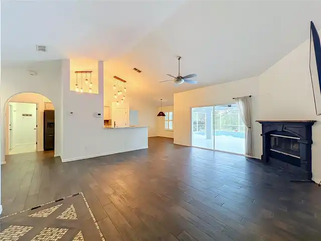 Listing Photo 10