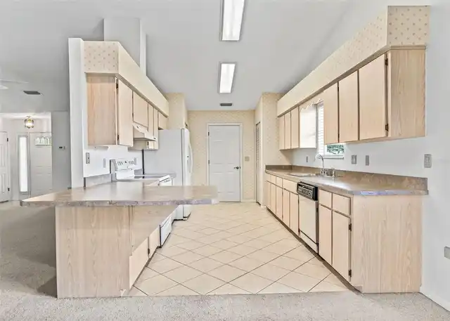 Listing Photo 14