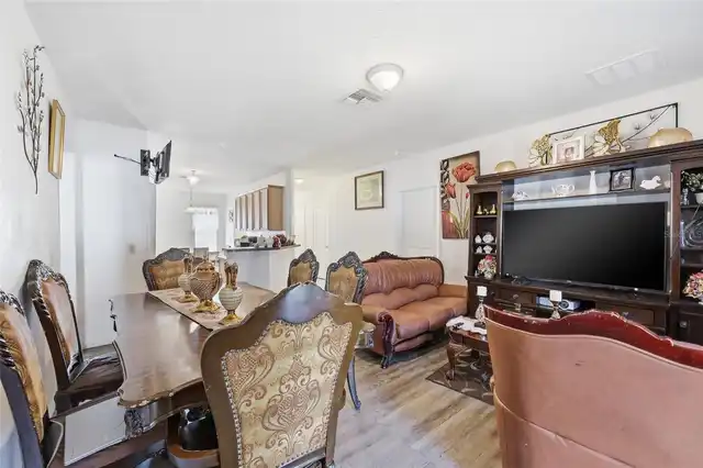 Listing Photo 12