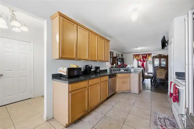 Listing Photo 14