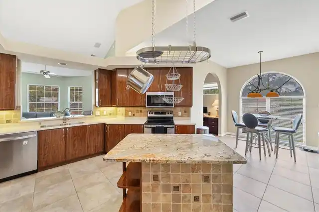 Listing Photo 10