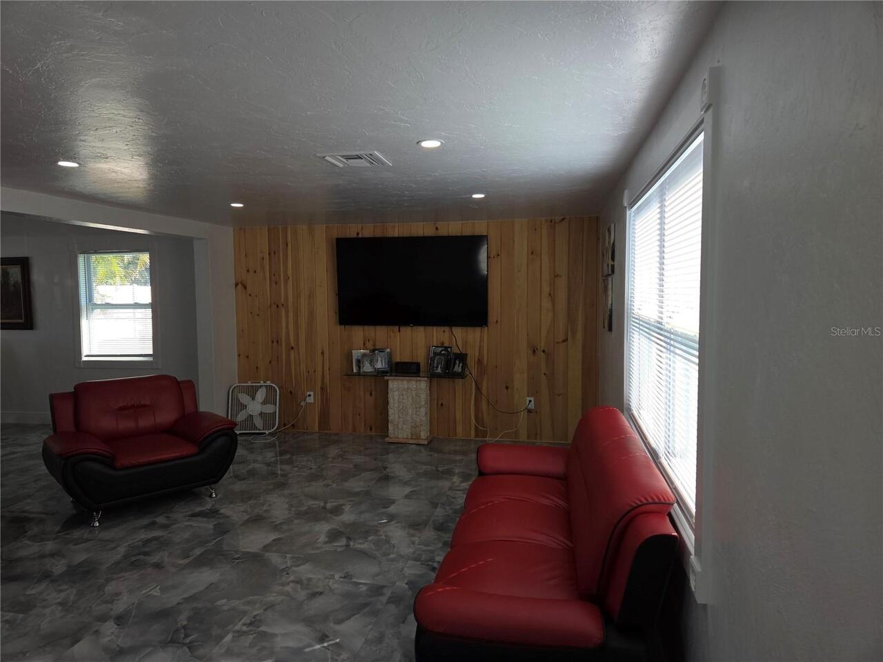 Listing Photo 8