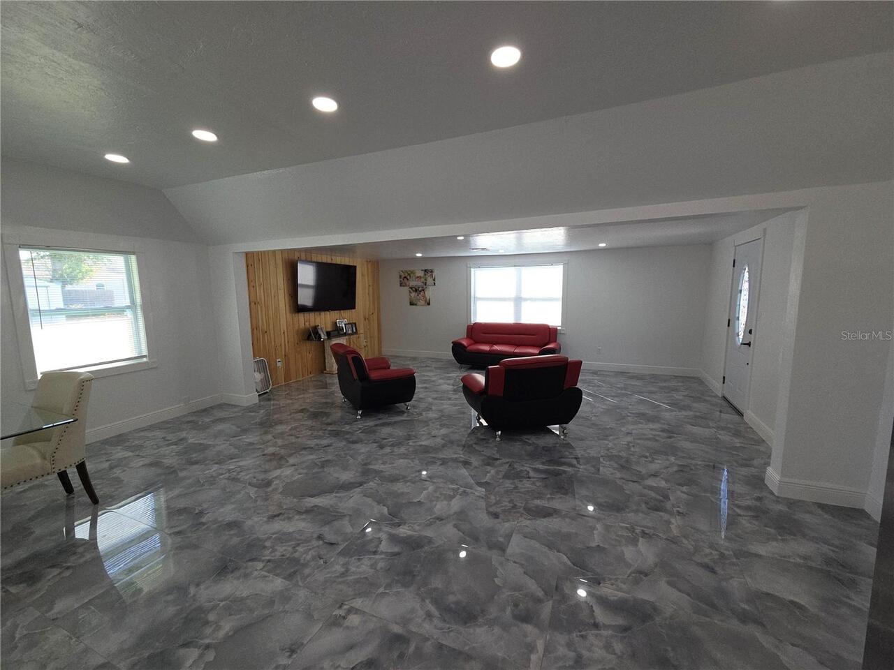 Listing Photo 12