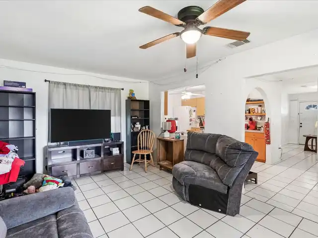 Listing Photo 9