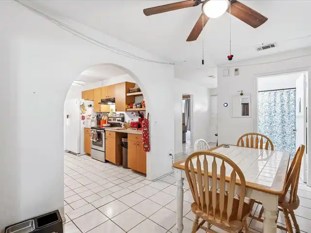 Listing Photo 12