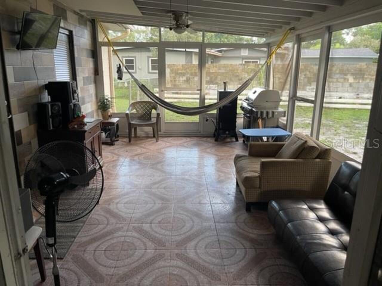Listing Photo 11