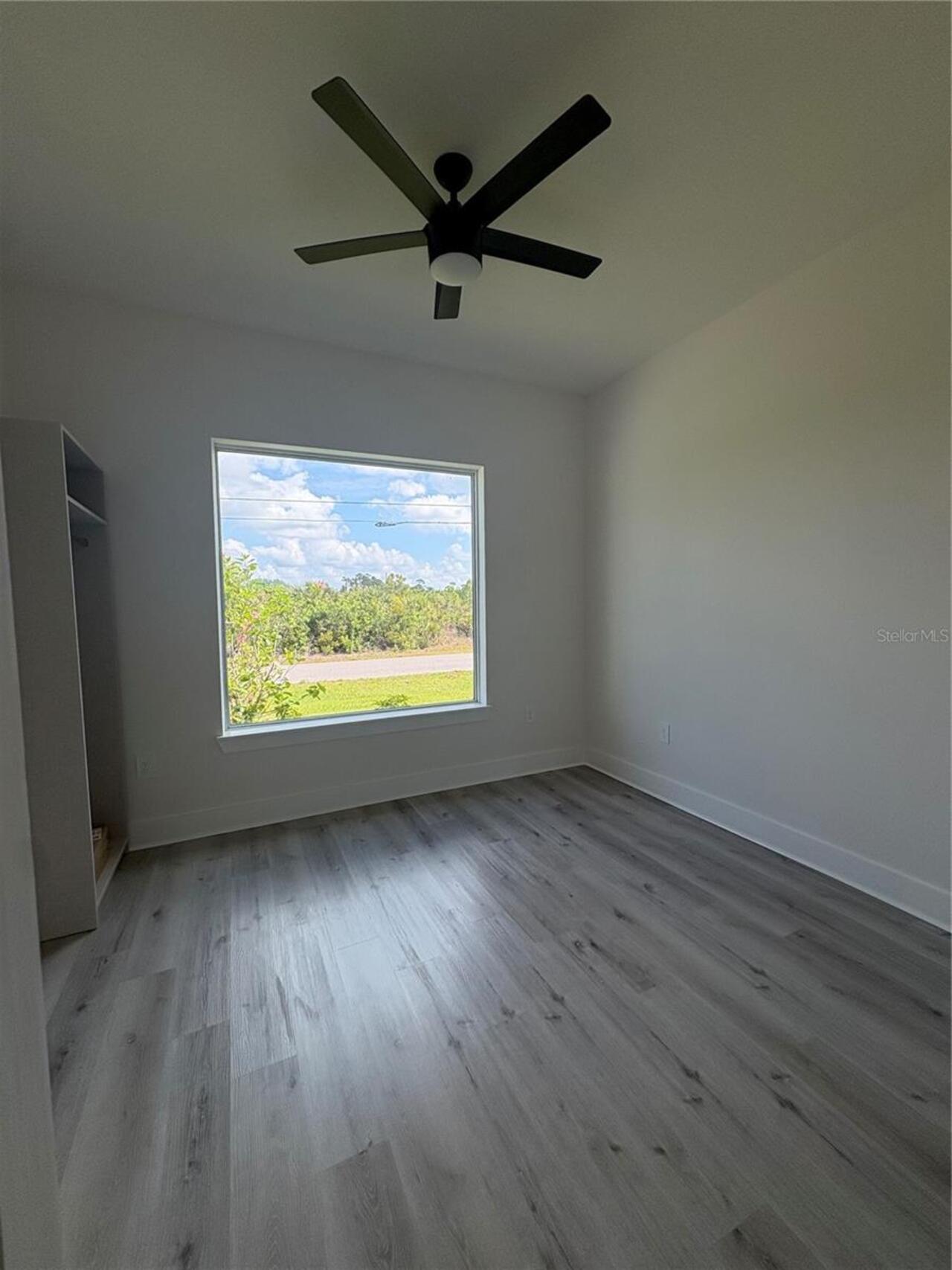Listing Photo 11