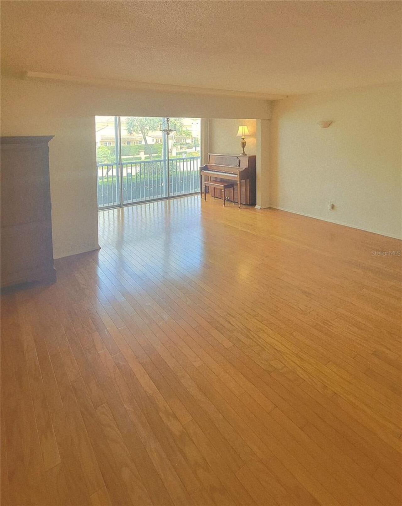 Listing Photo 12