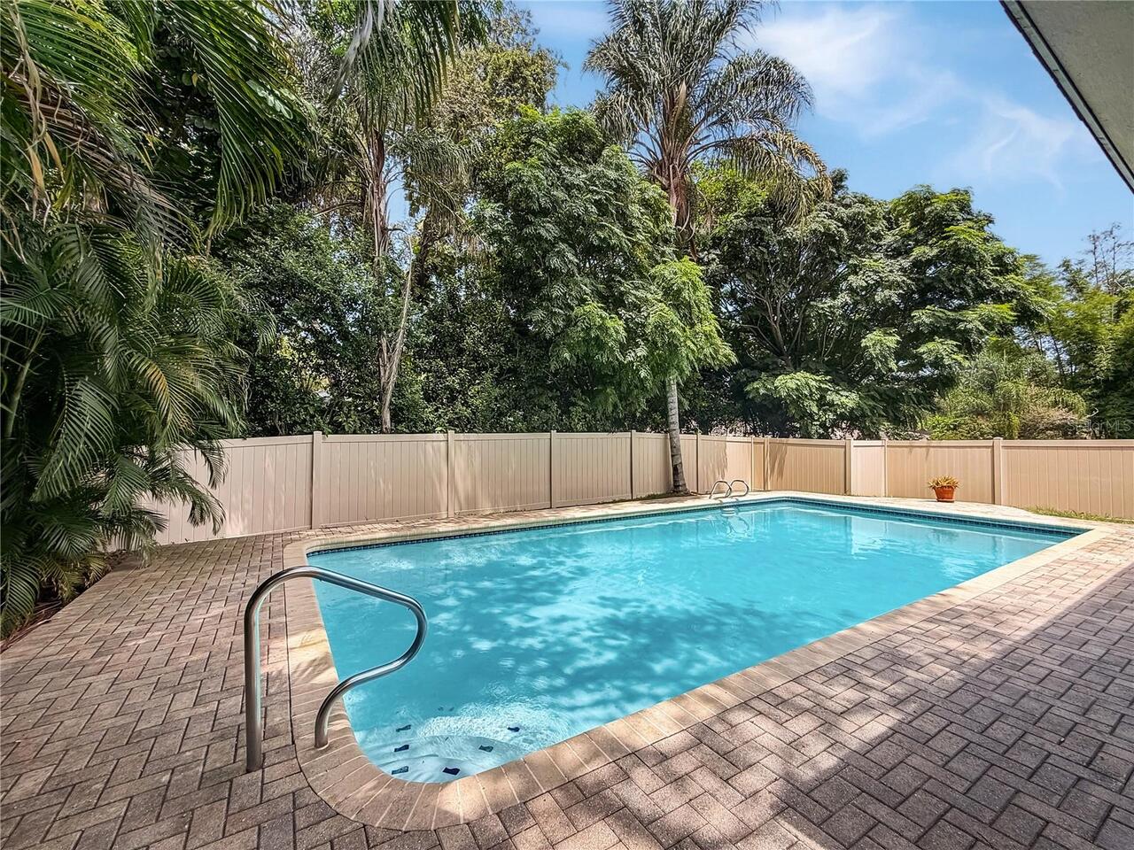 Listing Photo 8