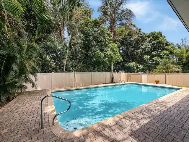 Listing Photo 8