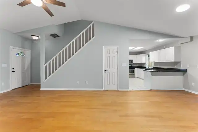 Listing Photo 8