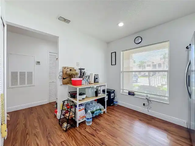 Listing Photo 11